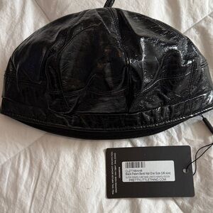 PrettyLittleThing Black Patent Beret Hat